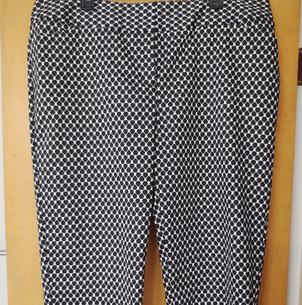 Black and white capris- 16W
